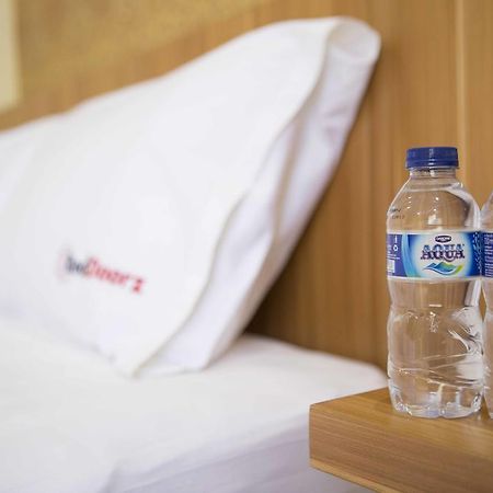 Reddoorz Premium @ Thamrin Kebon Sirih Hotel จาการ์ตา ภายนอก รูปภาพ