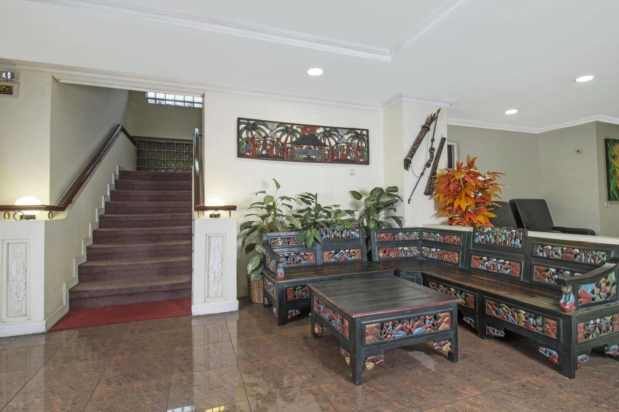 Reddoorz Premium @ Thamrin Kebon Sirih Hotel จาการ์ตา ภายนอก รูปภาพ