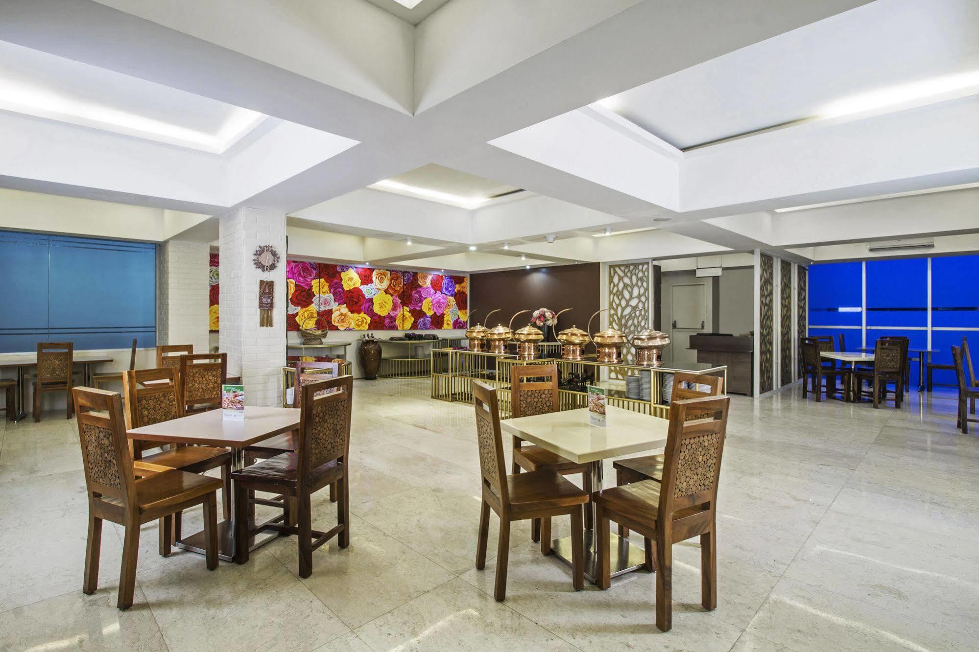 Reddoorz Premium @ Thamrin Kebon Sirih Hotel จาการ์ตา ภายนอก รูปภาพ