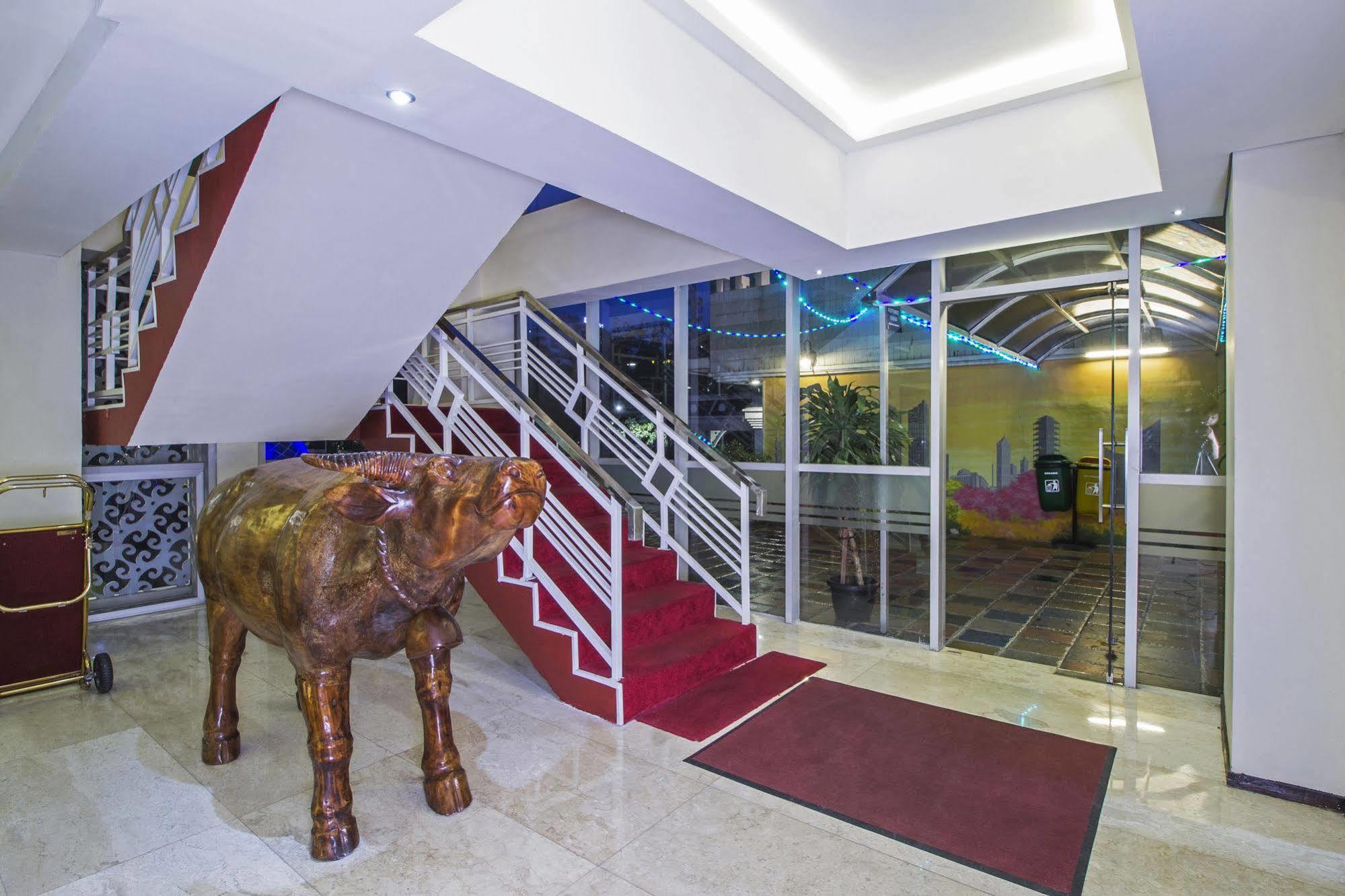 Reddoorz Premium @ Thamrin Kebon Sirih Hotel จาการ์ตา ภายนอก รูปภาพ