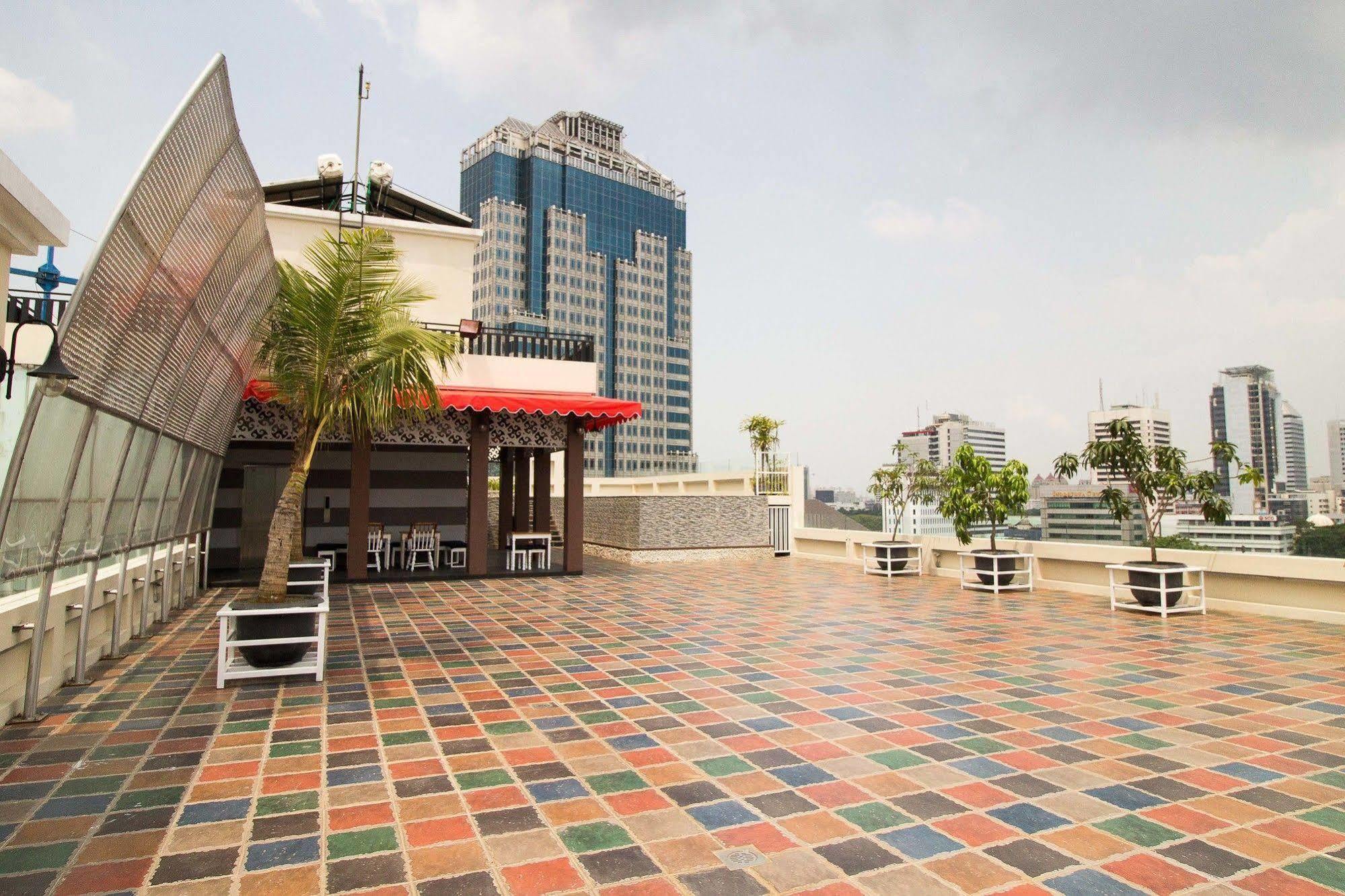 Reddoorz Premium @ Thamrin Kebon Sirih Hotel จาการ์ตา ภายนอก รูปภาพ