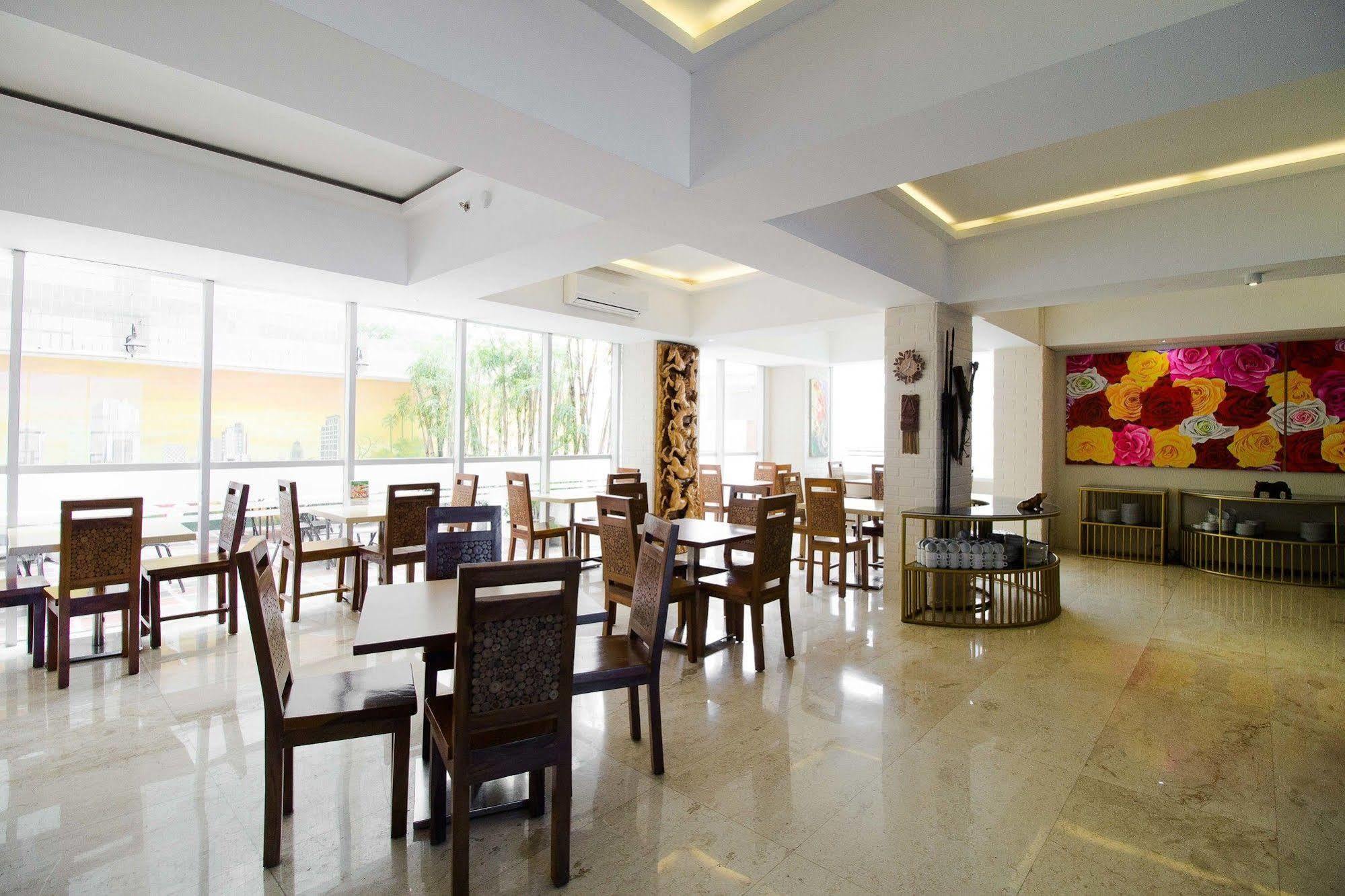 Reddoorz Premium @ Thamrin Kebon Sirih Hotel จาการ์ตา ภายนอก รูปภาพ