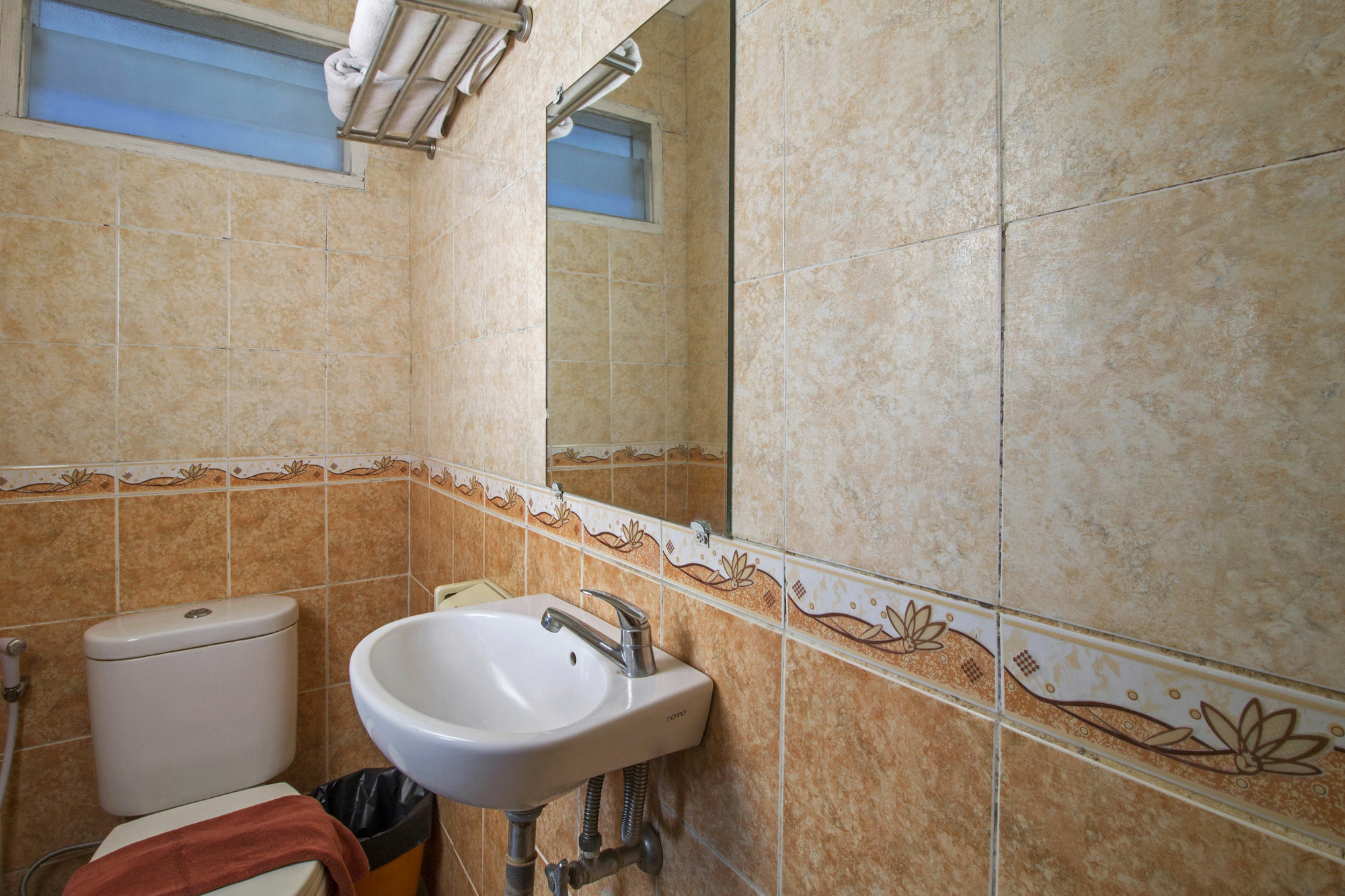 Reddoorz Premium @ Thamrin Kebon Sirih Hotel จาการ์ตา ภายนอก รูปภาพ