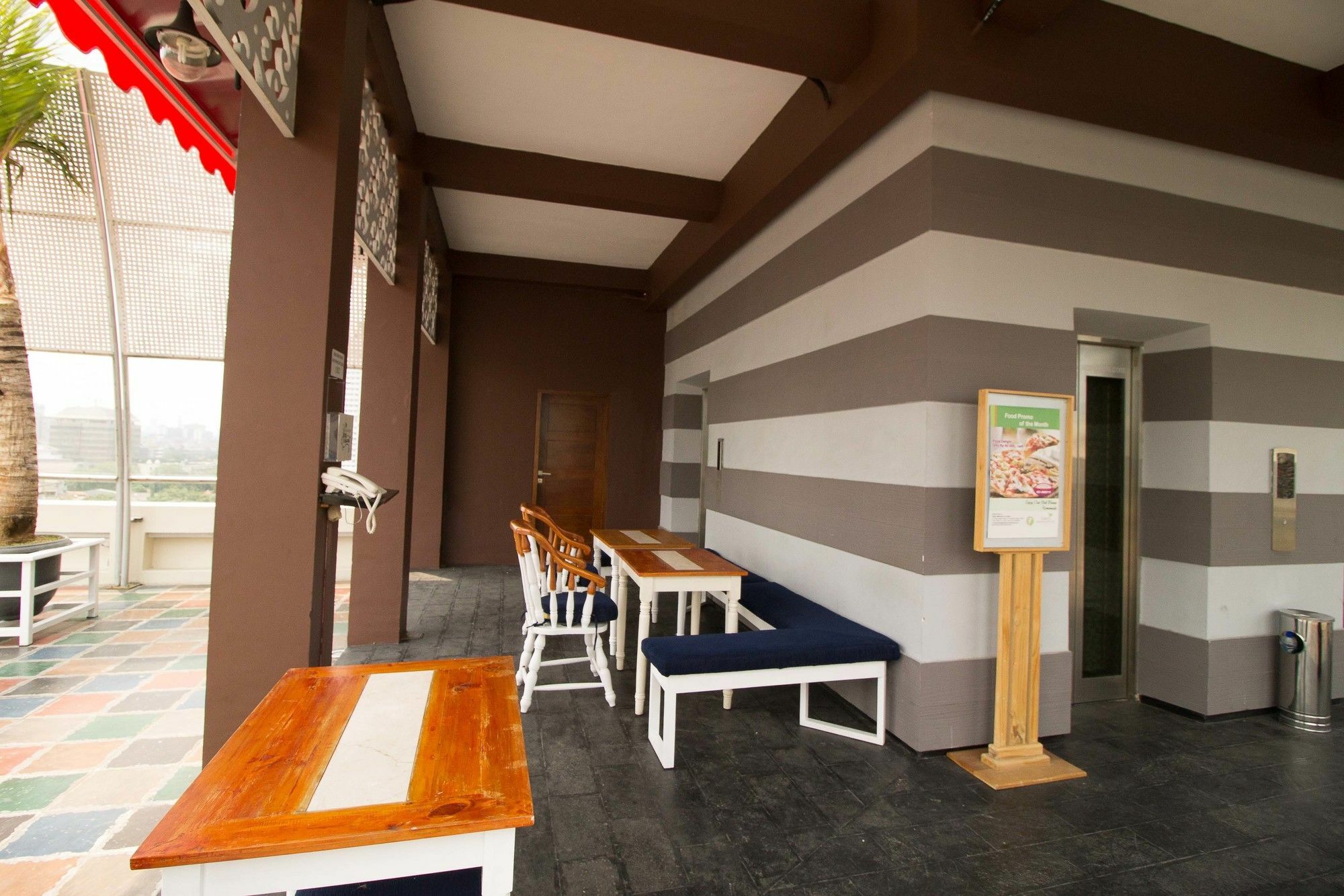 Reddoorz Premium @ Thamrin Kebon Sirih Hotel จาการ์ตา ภายนอก รูปภาพ